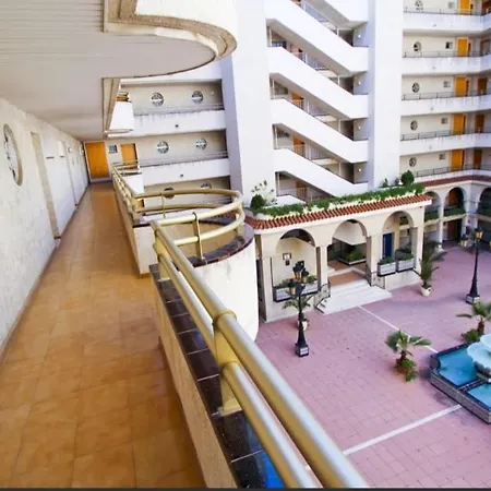 En Centro De Con 3 Piscinas.